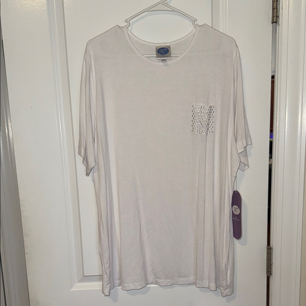 DG2 by Diane Gilman White Short Sleeve Tee with Pocket -w/tags